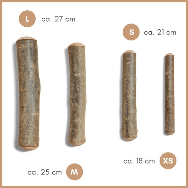 Vier Holzstiele in den Größen Extra Small, Small, Medium und Large mit Größenangaben