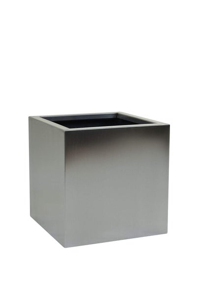 Quadratischer Pflanzkübel aus gebürstetem Edelstahl.