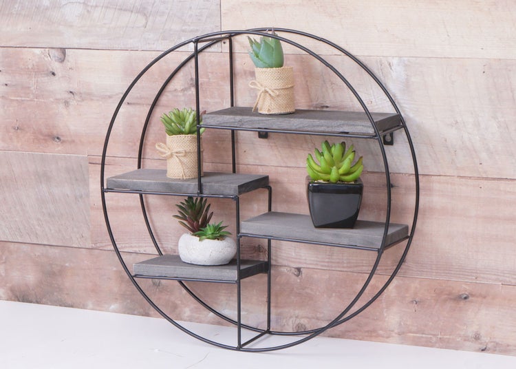 Rundes Wandregal aus Metall mit vier Ablagen und Kunstpflanzen