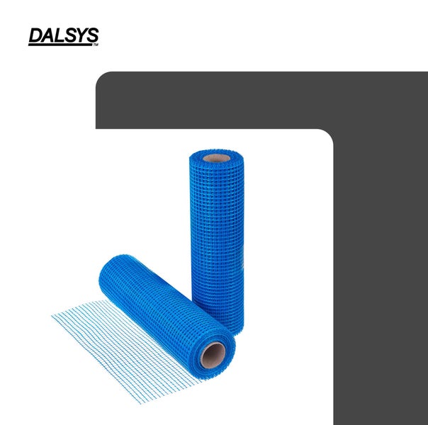 Zwei Rollen blaues Glasfasergewebe zur Putzarmierung, eine Rolle stehend und eine Rolle liegend, Dalsys Logo.