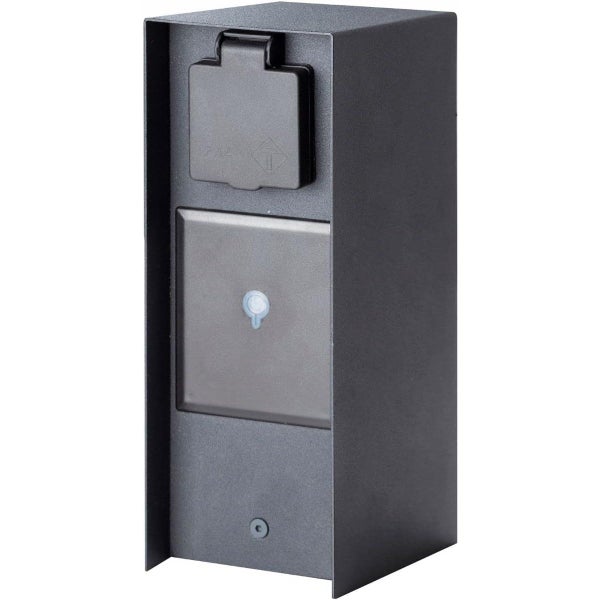 Rechteckige Außensteckdose aus Metall mit einer Steckdose inklusive Klappdeckel und integriertem Sensor.