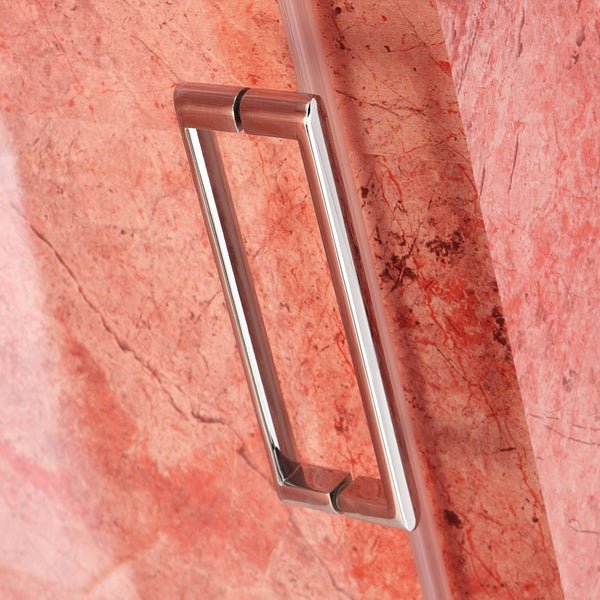 Detailansicht eines Duschkabinentürgriffs aus Metall.