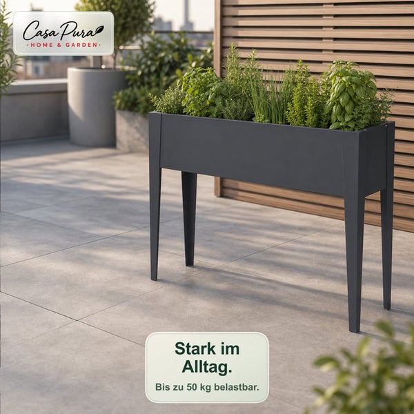 Casa Pura Logo, Hochbeet auf Beinen für Balkon und Terrasse, bepflanzt mit Kräutern, belastbar bis zu 50 Kilogramm.