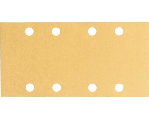 Frau sitzt entspannt auf einem schwarzen Sitzsack mit Hocker