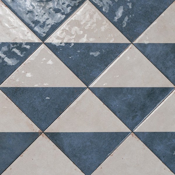 Wandfliesen und Bodenfliesen mit geometrischem Muster aus Quadraten und Dreiecken in Vintage Optik für Innenbereiche