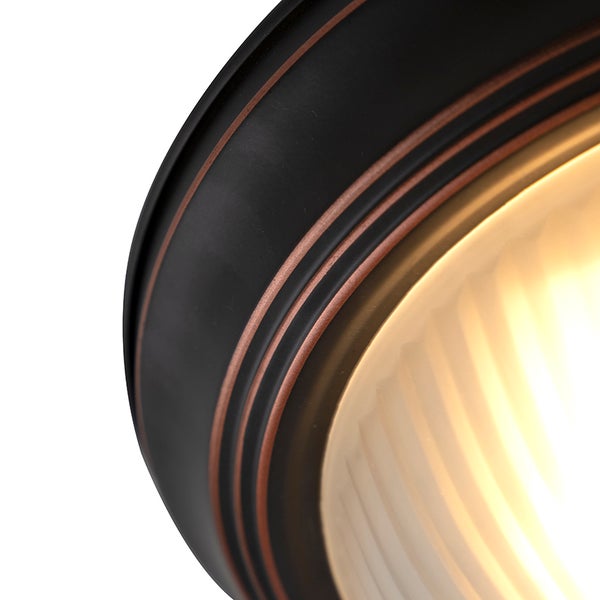 Detailaufnahme einer Deckenleuchte mit runder Form