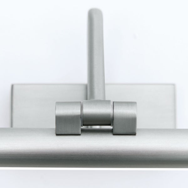 Moderne Bilderleuchte aus Metall zur Wandmontage mit schwenkbarem Leuchtenkopf für eine optimale Beleuchtung von Bildern.