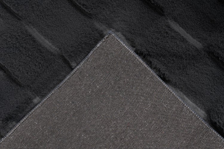 Rechteckiger Teppich mit strukturiertem Würfelmuster als Wohnzimmerteppich oder Schlafzimmerteppich.