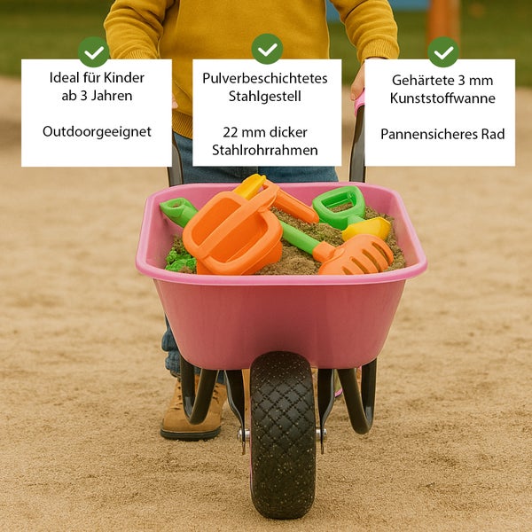 Kind mit rosafarbener Schubkarre mit Spielzeugschaufeln