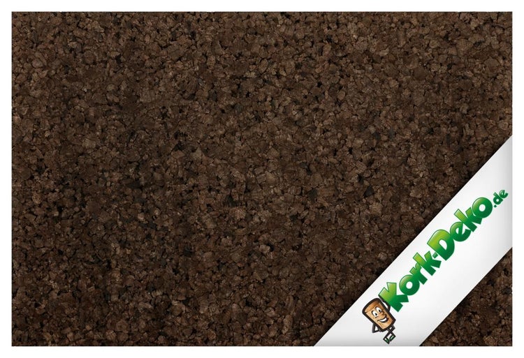 Dunkle Korkplatte mit grober Körnung zur Wandgestaltung oder Dämmung. Kork-Deko.de Logo.