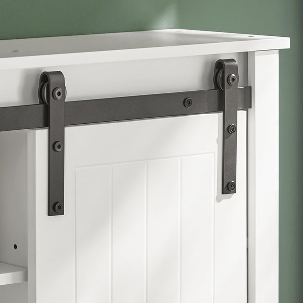 Detailansicht eines weißen Badezimmerschranks mit Schiebetürbeschlag