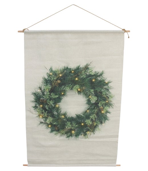 Wandteppich mit aufgedrucktem Weihnachtskranz, aufgehängt an einer Kordel
