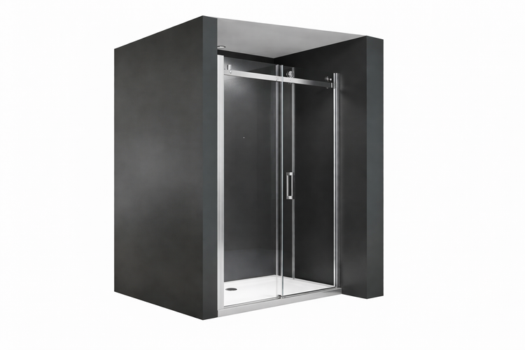 Moderne Schiebetür für die Dusche in einer Nische, Klarglas mit verchromtem Rahmen und Griff.