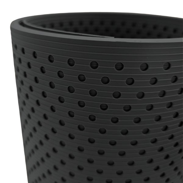 Perforierte Teichfolie aufgerollt