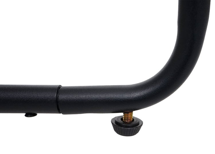 Höhenverstellbarer Fuß an einem schwarzen Metallrahmen.