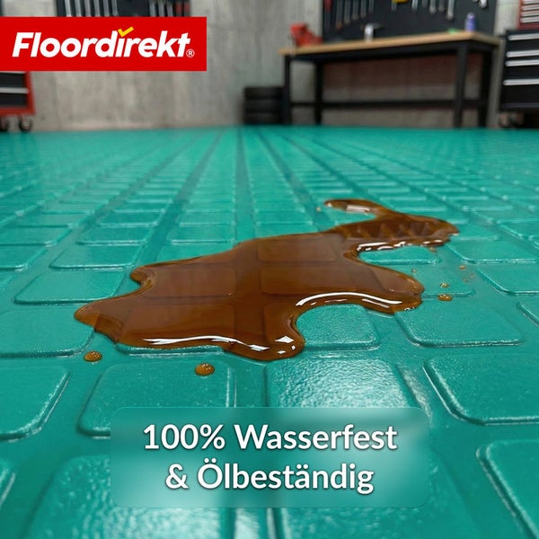 Öl und Wasser auf wasserfesten Bodenfliesen