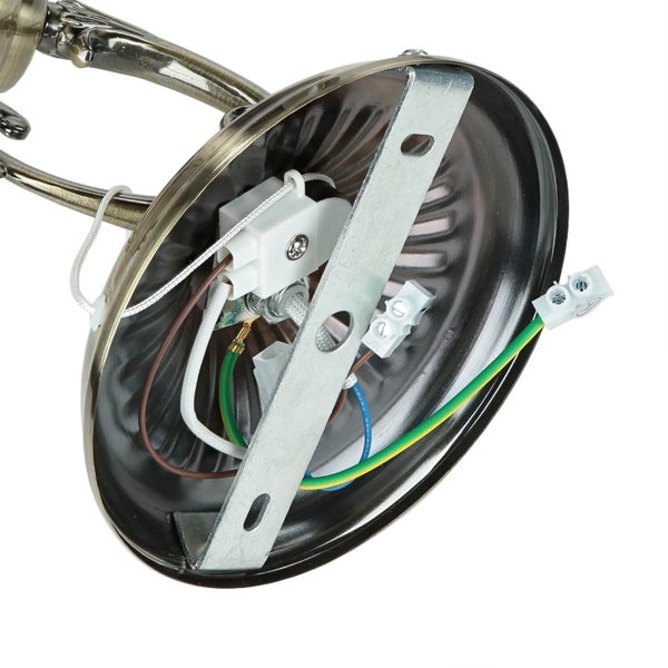 Innenansicht einer Deckenleuchte mit Verkabelung und Befestigungsmaterial.