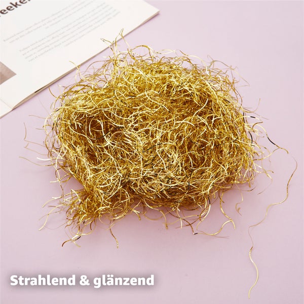 Dekoratives Füllmaterial aus goldenen Papierstreifen