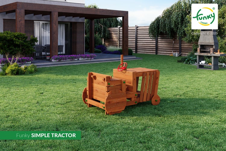 Holztraktor Funky Simple Tractor mit rotem Lenkrad auf einer Rasenfläche in einem Garten mit Terrasse und Holzzaun. Funky Combo Logo.