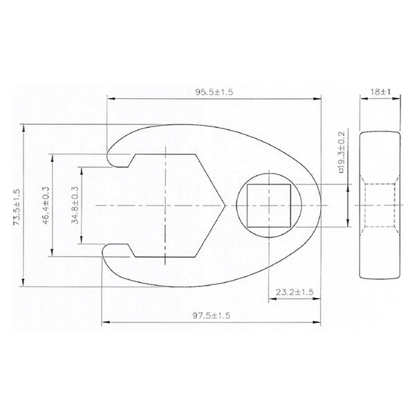Handwerker mit Staubsauger bei Fliesenarbeiten in Schwimmbad