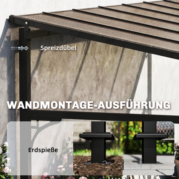 Schräges Polycarbonat-Terrassendach mit UV-Schutz und Schneelastbeständigkeit. Lounge-Set auf einer Terrasse. Schnee über 10 Zentimeter entfernen.