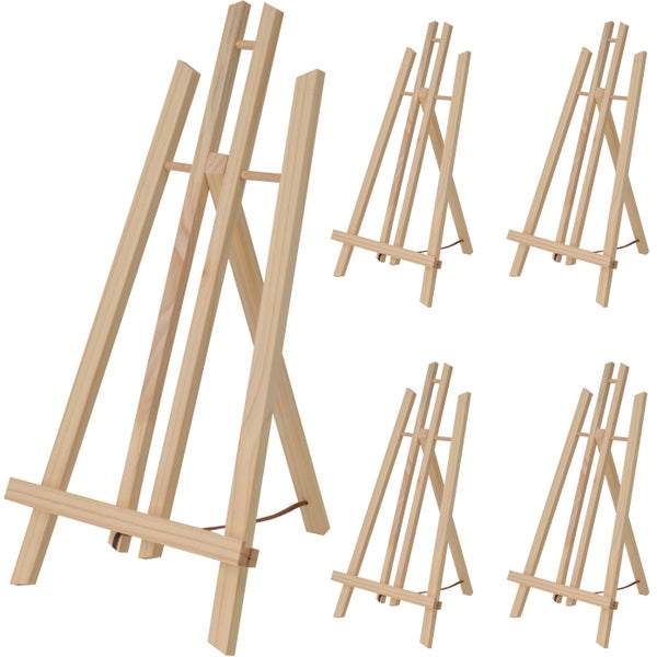 Mehrere Holzstaffeleien für Künstler