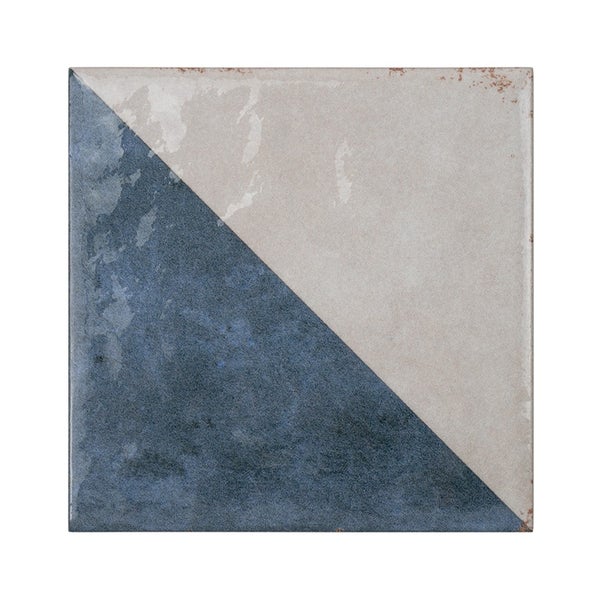 Quadratische Wandfliese mit diagonalem Farbverlauf und strukturierter Oberfläche für den Innenbereich