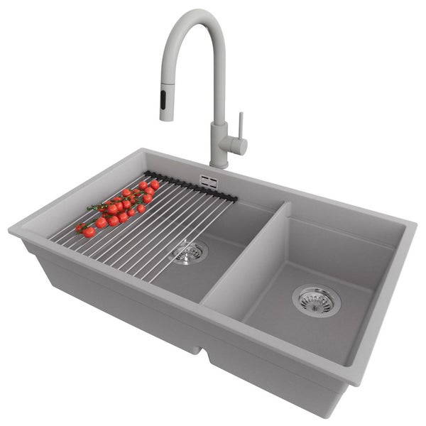 Spüle mit zwei Becken, Abtropfgitter und Armatur