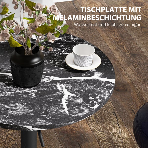 Tisch mit Melaminbeschichtung, Blumenvase und Tasse auf Tischplatte