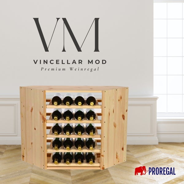 Weinregal Vincellar Mod aus Holz mit Weinflaschen in einem hellen Raum mit Parkettboden und Proregal Logo.