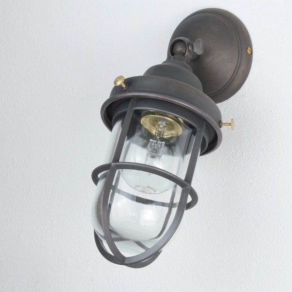 Wandleuchte mit Metallgehäuse und Käfig