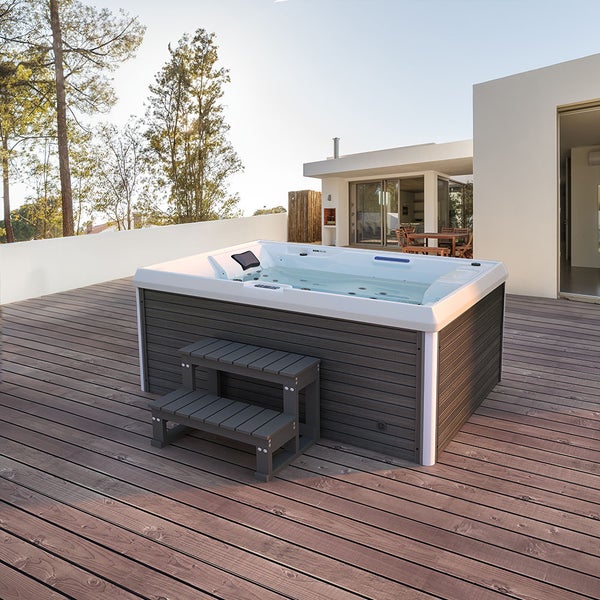 Home Deluxe - Outdoor Whirlpool - STREAM PLUS Treppe und Thermoabdeckung - Maße: 211 x 157 x 75 cm - Inkl. Heizung, 24 Massagedüsen und 4 äußeren Lichtquellen I Außen Whirlpool Spa für 3 Personen