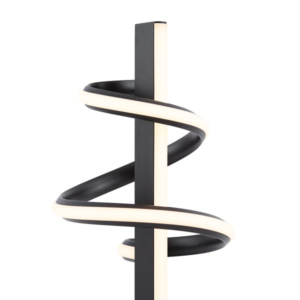 Moderne LED-Stehleuchte mit spiralförmigem Leuchtelement und schwarzem Standrohr.