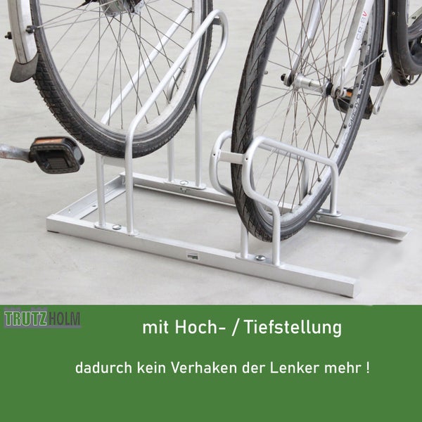 Fahrradständer aus Metall mit zwei Fahrrädern