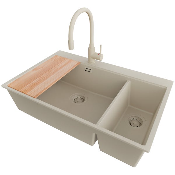 Spüle aus Granit mit zwei Becken, Armatur und Schneidebrett