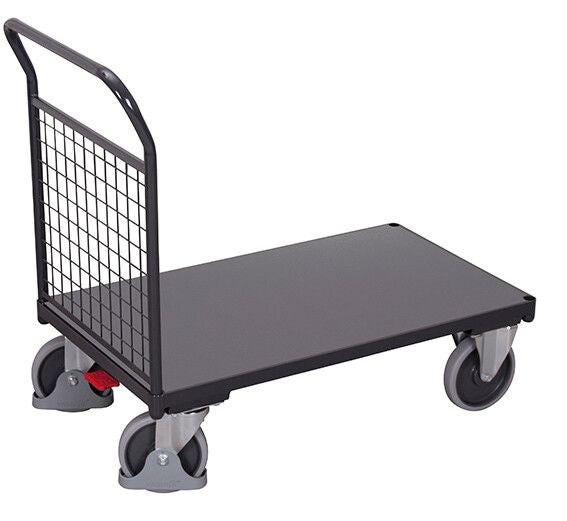 Plattformwagen mit Schiebebügel und Gitterrückwand auf vier Rollen.
