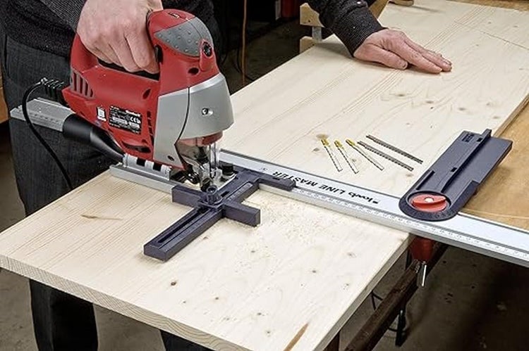 kwb LINE-MASTER Präzisionslineal 800 mm, Vorteils-Set mit Führungsschiene, Sägeführung, Winkelanschlag und 2 Spann-Zwingen, für Holz-, Bastel- und Metallarbeiten