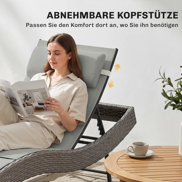 Eine Frau liest auf einer Gartenliege mit einer verstellbaren und abnehmbaren Kopfstütze.
