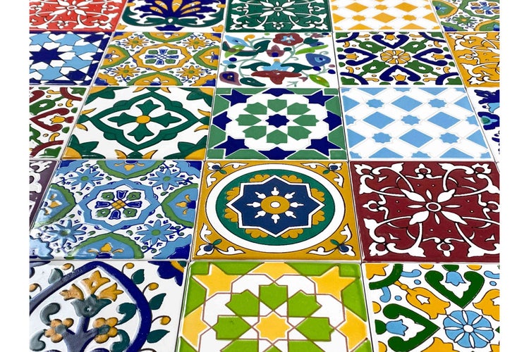 Keramikfliesen mit verschiedenen Mustern