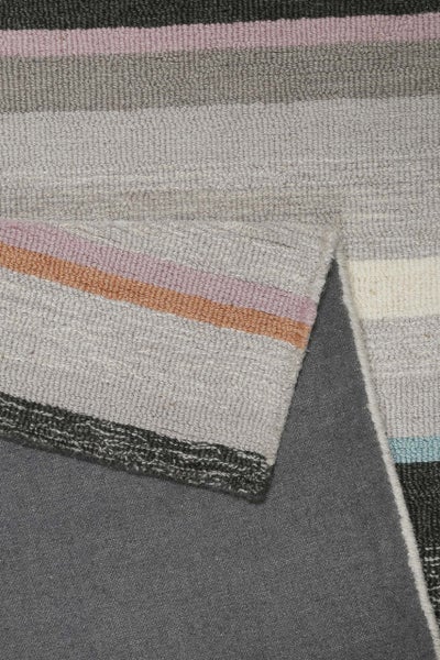 Gestreifter Webteppich in Grau, Rosa und Orange mit Schlaufenstruktur und sichtbarer Rückseite.