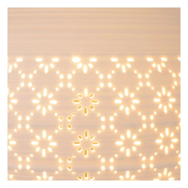 Detailansicht einer Lampe mit durchbrochenem Muster