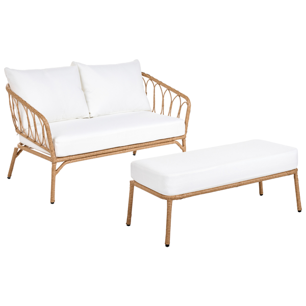 Garten-Lounge-Set bestehend aus einem Zweisitzer-Sofa und einem Hocker, aus Geflecht-Optik mit weißen Kissen.