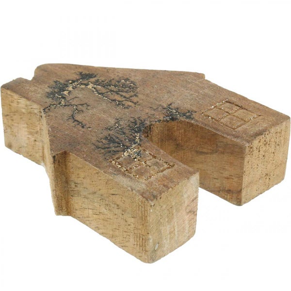 Holzfigur eines Hauses mit Brandmuster