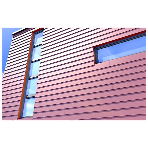 Fassade eines Gebäudes mit horizontaler Holzverkleidung und Fenstern