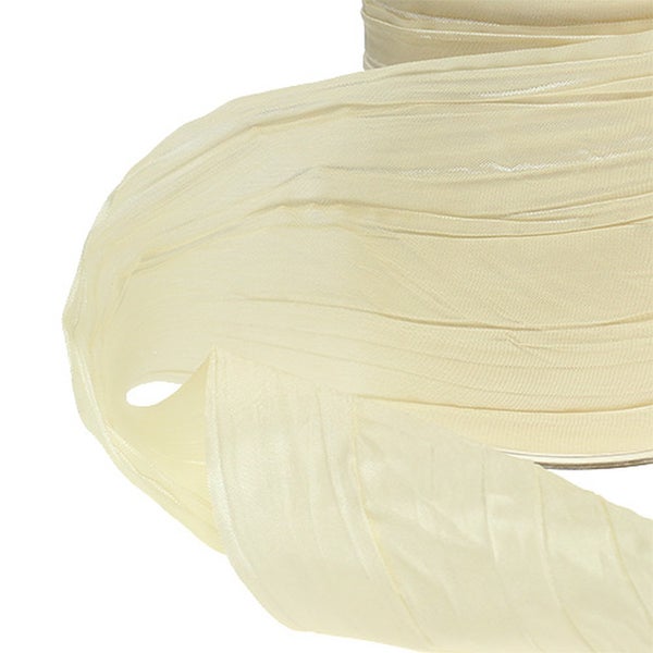 Dekoratives Band aus Stoff auf einer Rolle