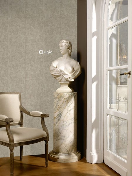 Wohnraum mit Büste auf Marmorsäule, Stuhl und Tapete