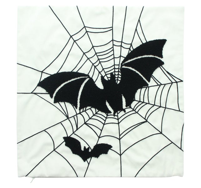 Kissen mit Spinnennetz und Fledermaus Motiv für Halloween