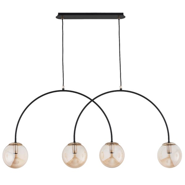 Moderne Pendelleuchte mit zwei gebogenen Metallarmen und vier runden Glaskugeln für ein angenehmes Lichtambiente.