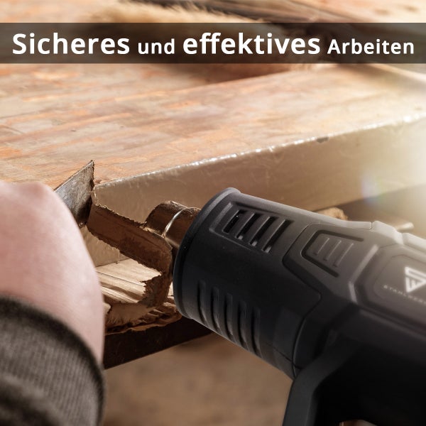 Sicheres und effektives Arbeiten mit einem Heißluftgebläse beim Entfernen von Farbe von Holz.