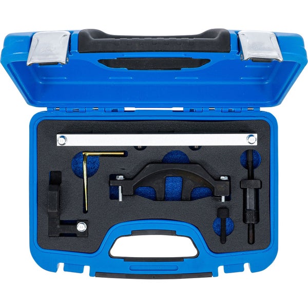 Werkzeugsatz zur Motorreparatur in blauem Koffer